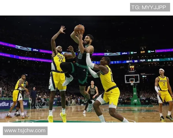 热火与凯尔特人激战G3回顾十二年恩怨再度交锋的精彩瞬间与战术分析